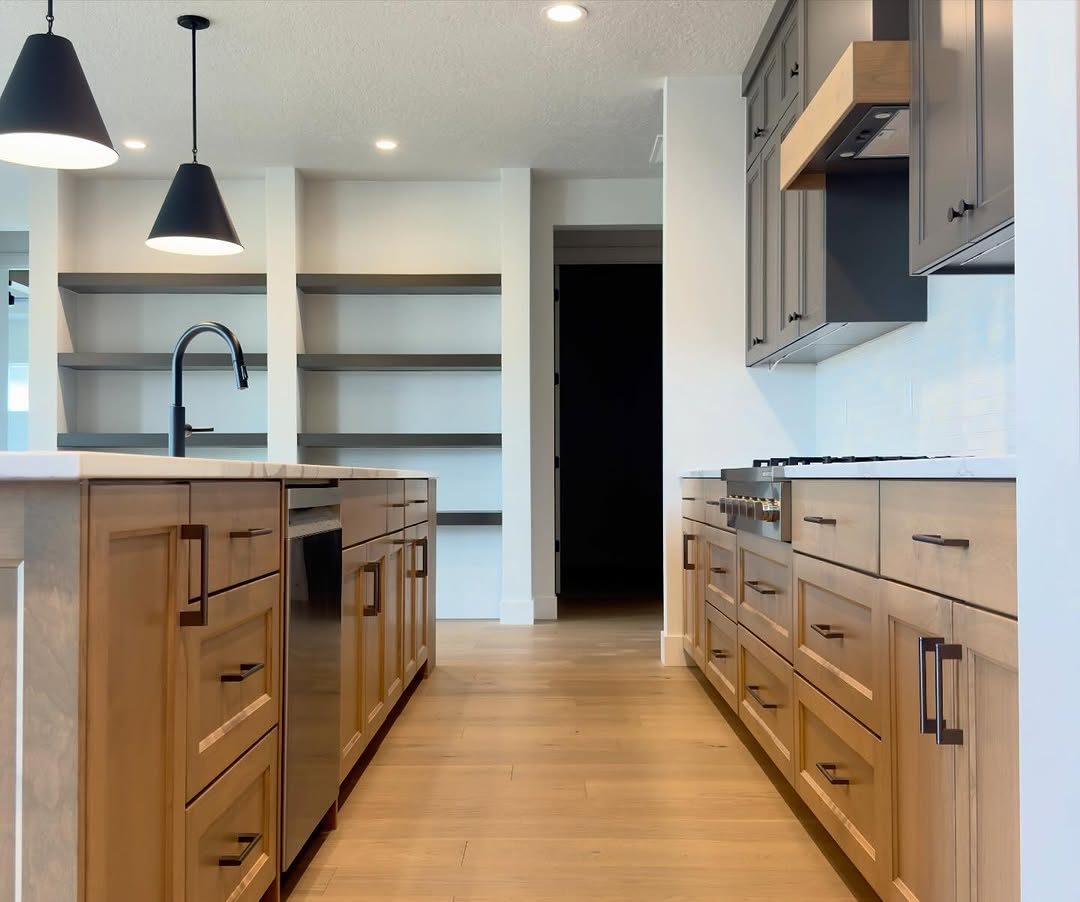 Oak kitchen with open shelving